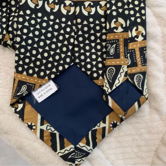 Dino Romaro Geometric Patterned Vintage Handmade Tie - Black and Gold - Picture 10 of 10